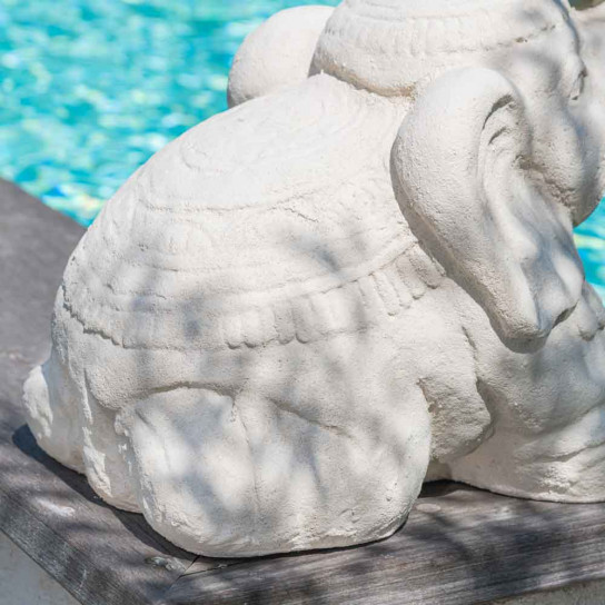 Estatua elefante sentado 40 cm blanco crema