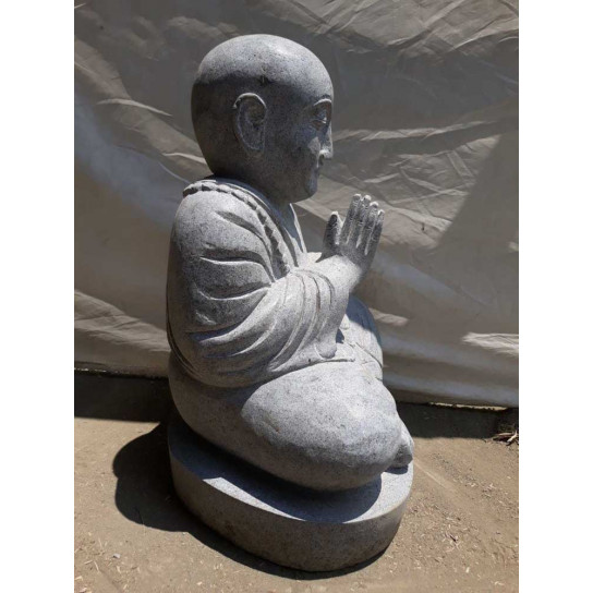 Estatua monje shaolin sentado en piedra de lava 50 cm