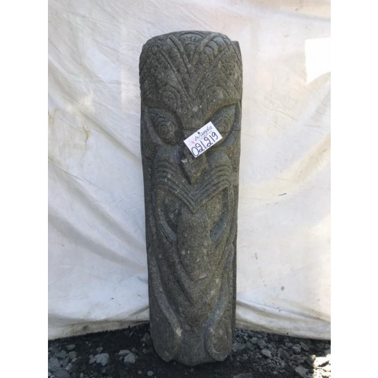 Estatua totem tiki en jardín de piedra volcánica 1m