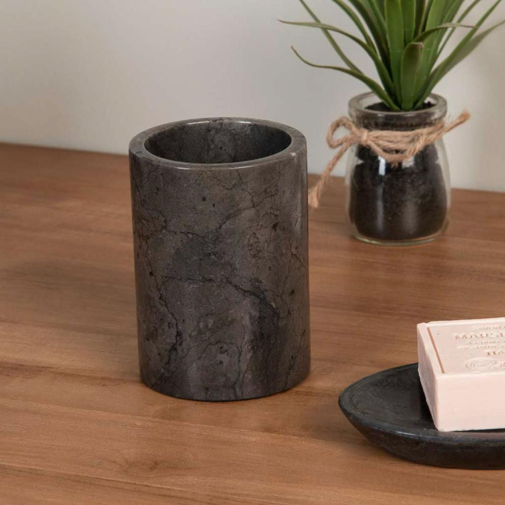 Vaso de mármol negro