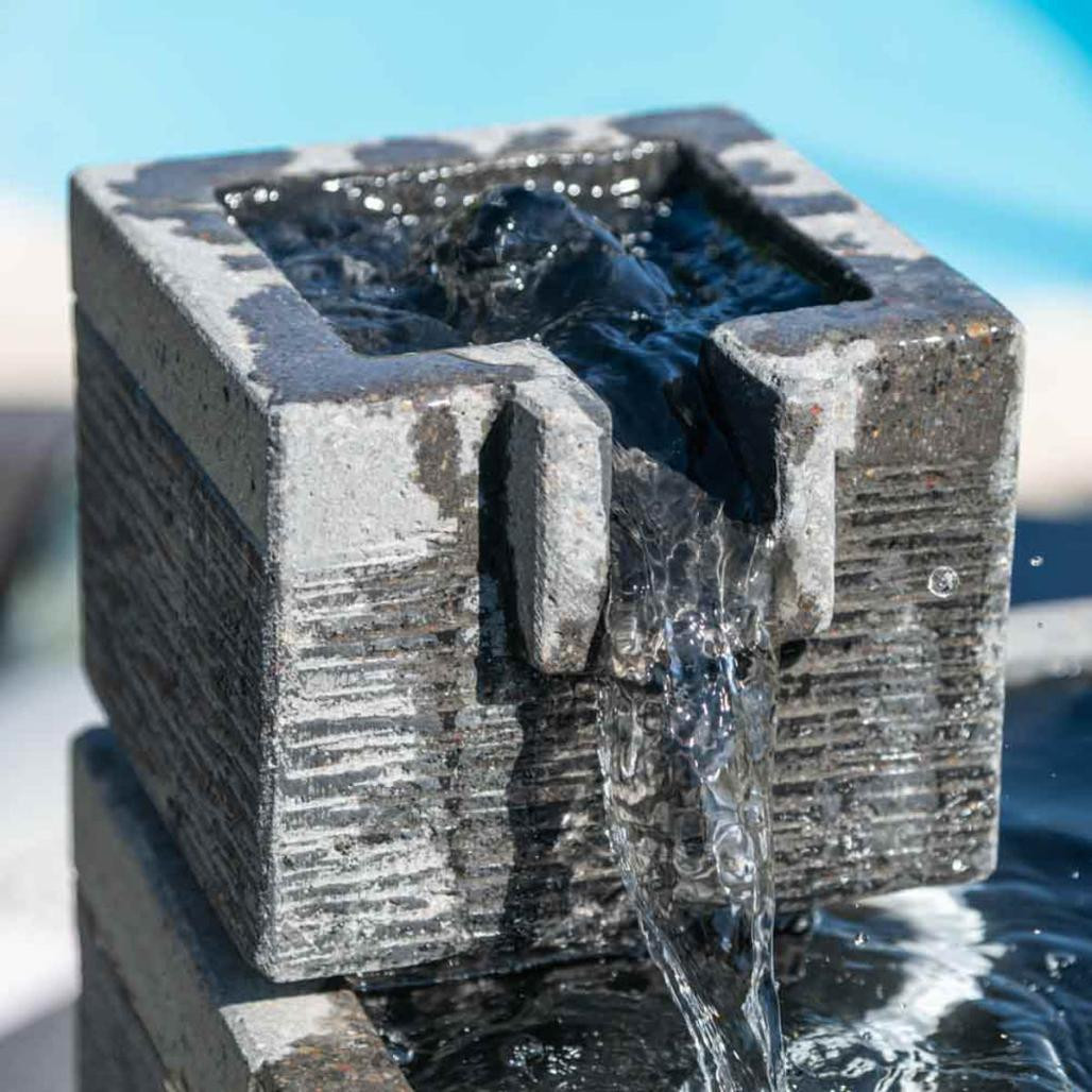 Fuente de jardà­n estanque cuadrado 4 copas negro gris