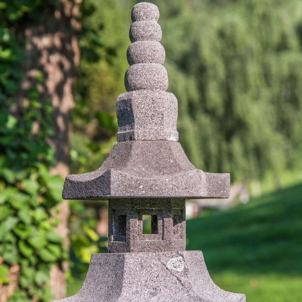 Linterna japonesa pagoda de piedra de lava 1,30 m