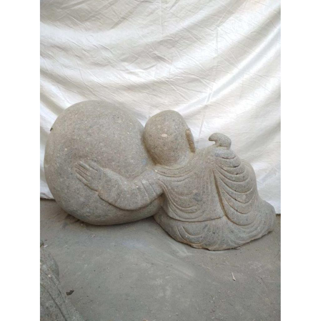 Estatua de jardàn monje shaolin de piedra volcànica 100 cm Estatua de jardàn monje shaolin de piedra volcànica 100 cm