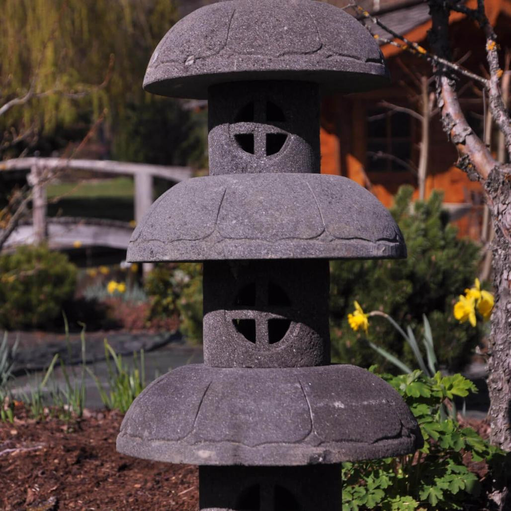 Linterna japonesa pagoda zen de piedra de lava 1,50 m Linterna japonesa pagoda zen de piedra de lava 1,50 m