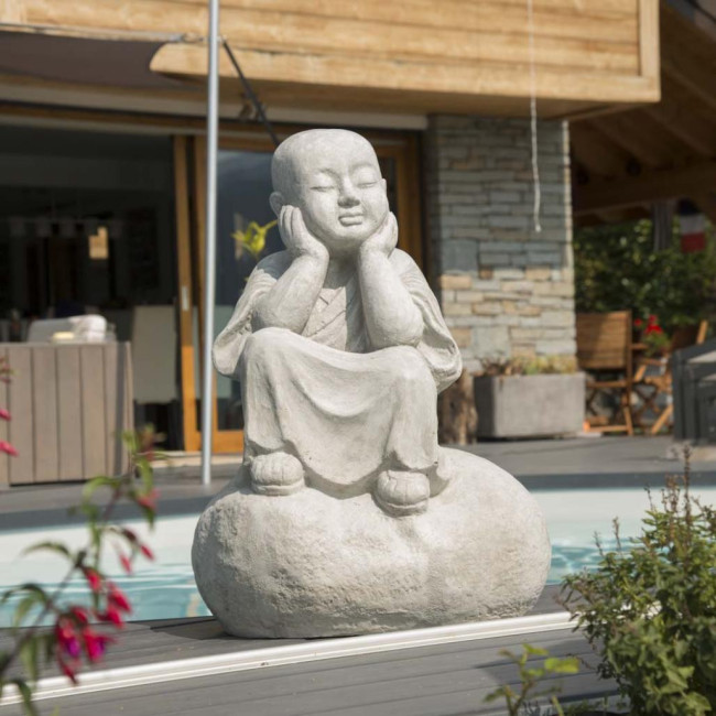Estatua monje shaolàn pensativo gris claro 80 cm