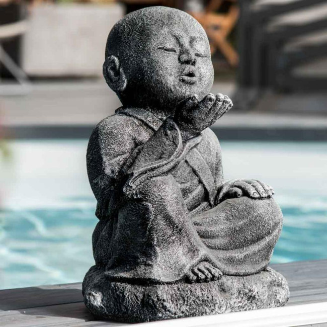 Estatua de jardà­n monje shaolà­n feliz con pàtina gris 40 cm