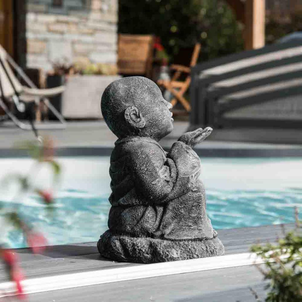 Estatua de jardà­n monje shaolà­n feliz con pàtina gris 40 cm