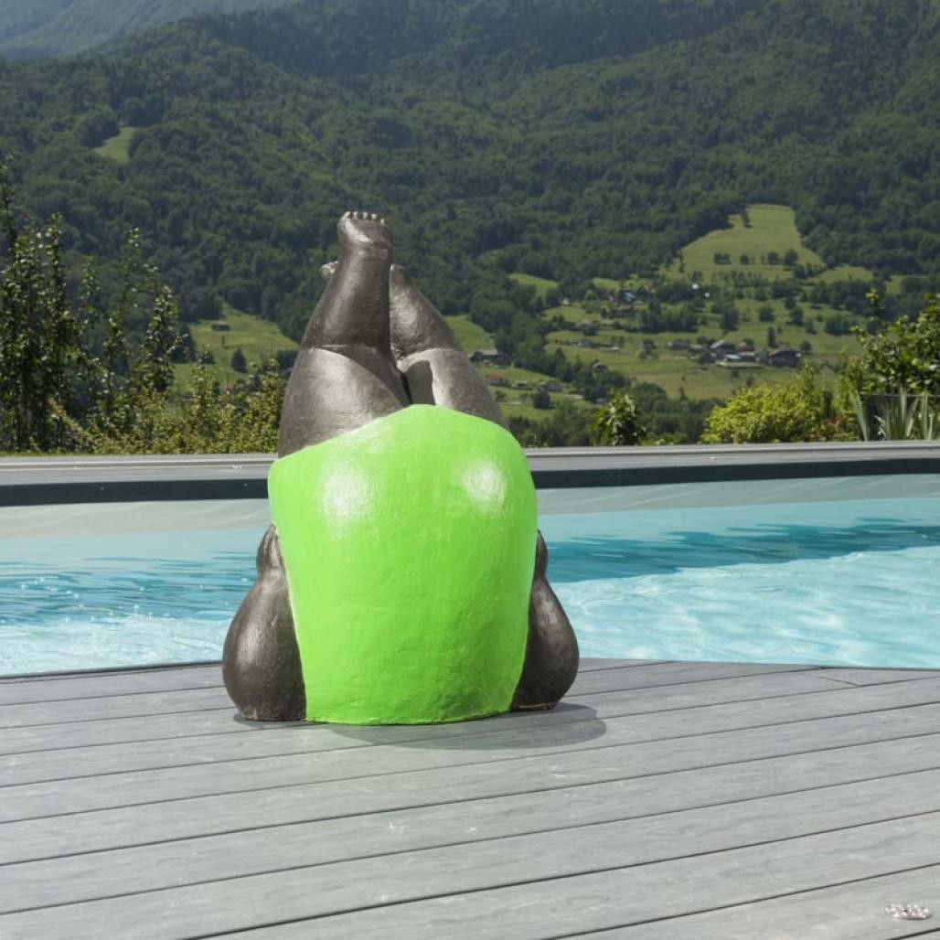 Estatua mujer a color diseà±o verde