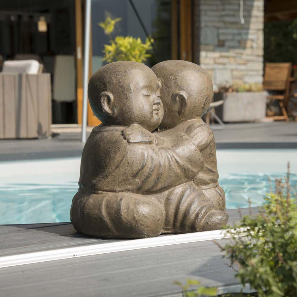 Estatua monjes shaolàn abrazados con pàtina marrón envejecido 50 cm Estatua monjes shaolàn abrazados con pàtina marrón envejecido 50 cm