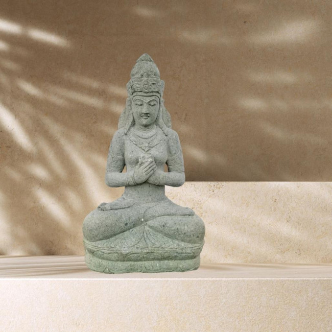Estatua diosa balinesa dewi flor de piedra volcànica