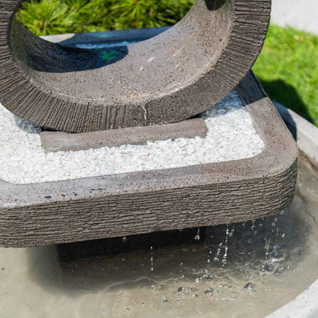 Fuente de jardà­n llama 160 cm