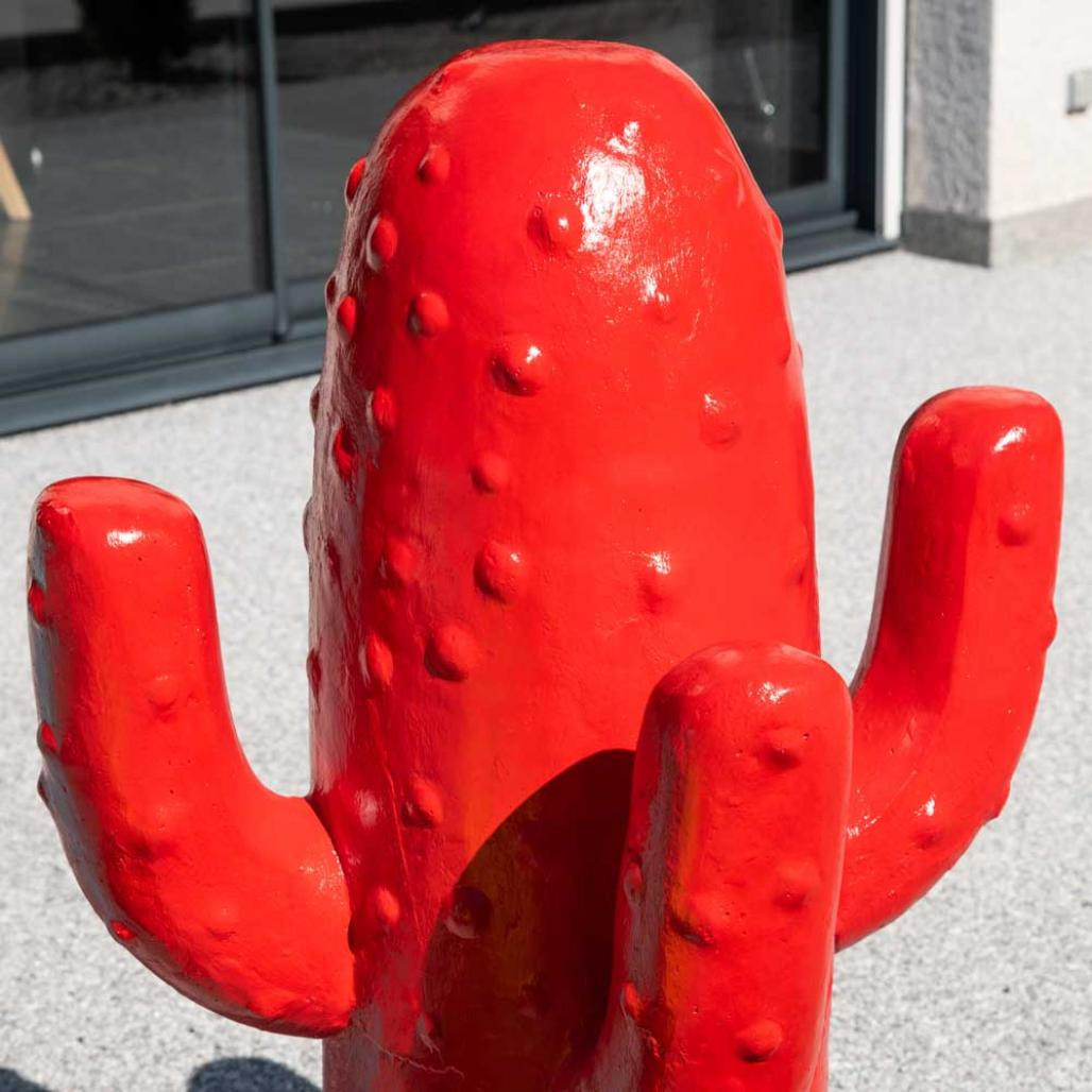 Decoración jardà­n cactus rojo modelo grande 105 cm