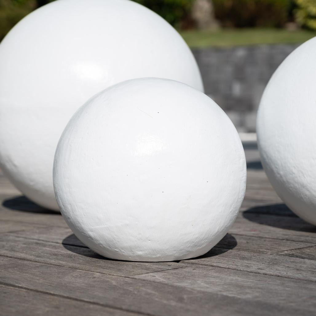 Tres bolas decorativas para exterior blanco
