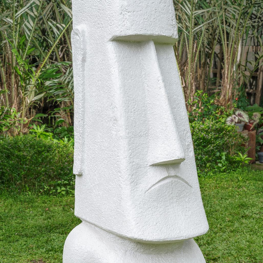 Estatua gigante del jardà­n moai de la isla de pascua 1m50
