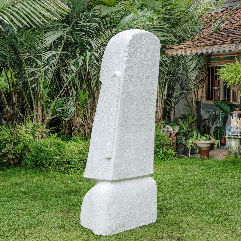 Estatua gigante del jardà­n moai de la isla de pascua 1m50