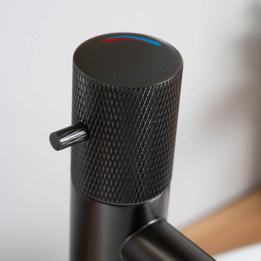 Grifo lavabo mezclador progresivo Irminio gun-métal