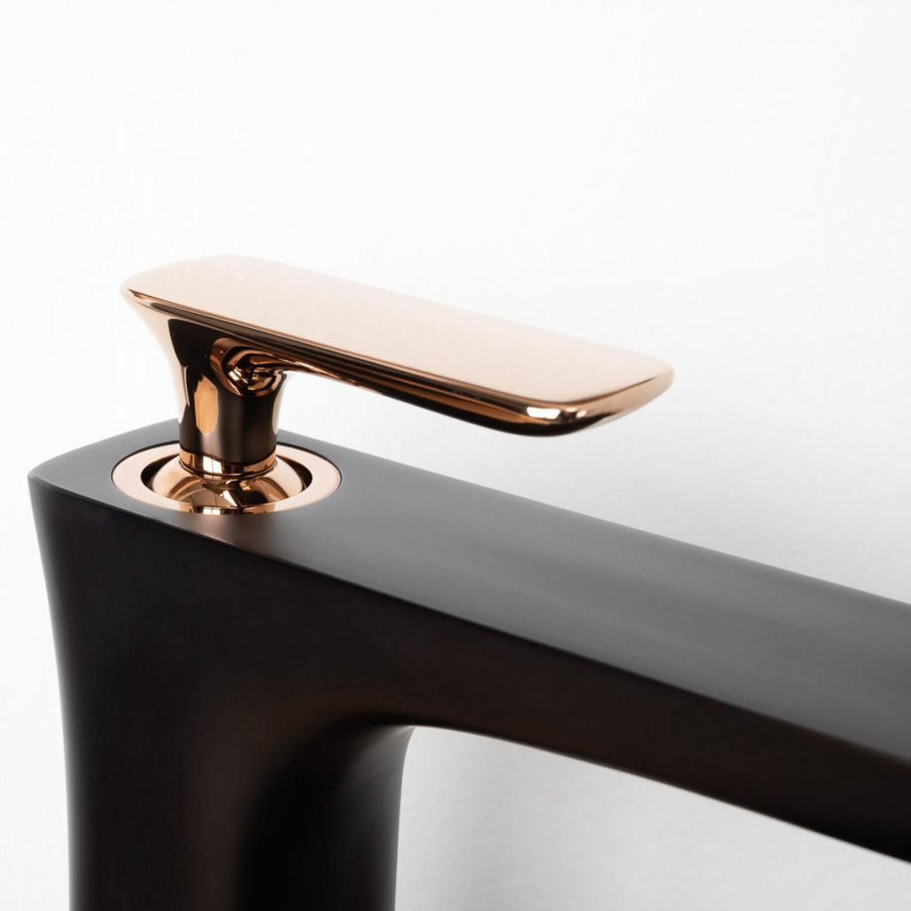 Grifo mitigador para lavabo sobre encimera Glomma negro y oro roso Grifo mitigador para lavabo sobre encimera Glomma negro y oro roso