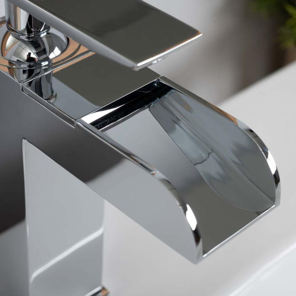 Grifo cascada para lavabo Shannon cromado