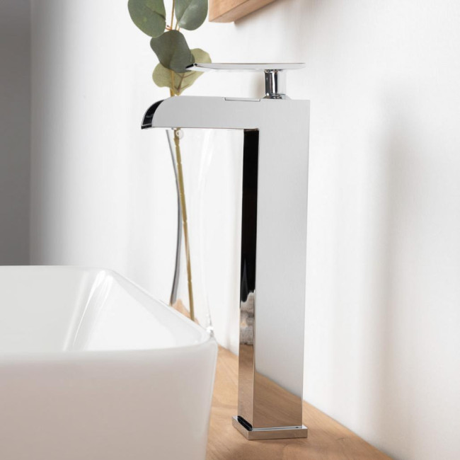 Grifo tipo cascada para lavabo Shannon cromado