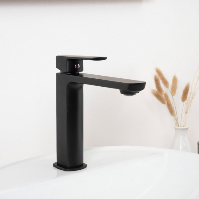 Grifo negro para lavabo Louga