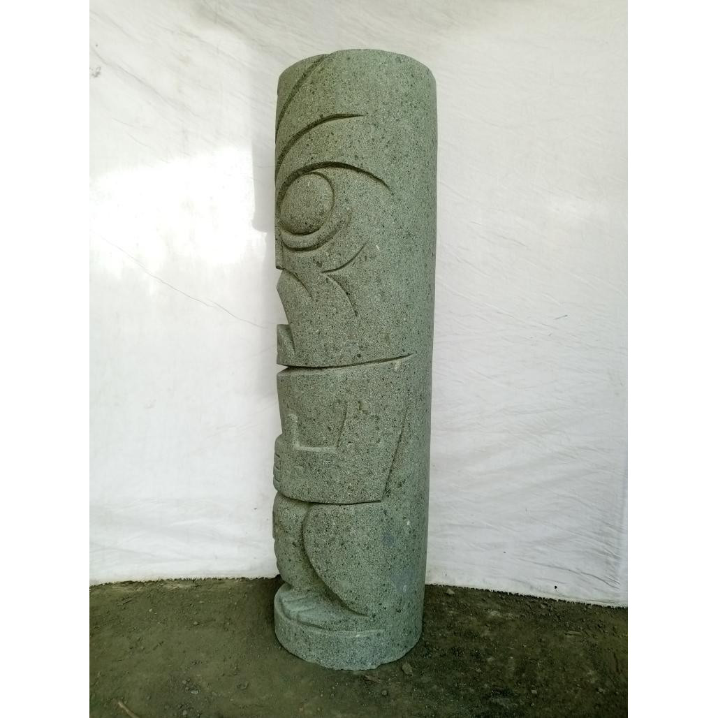 Estatua totem tiki en jardàn de piedra volcànica 1m Estatua totem tiki en jardàn de piedra volcànica 1m