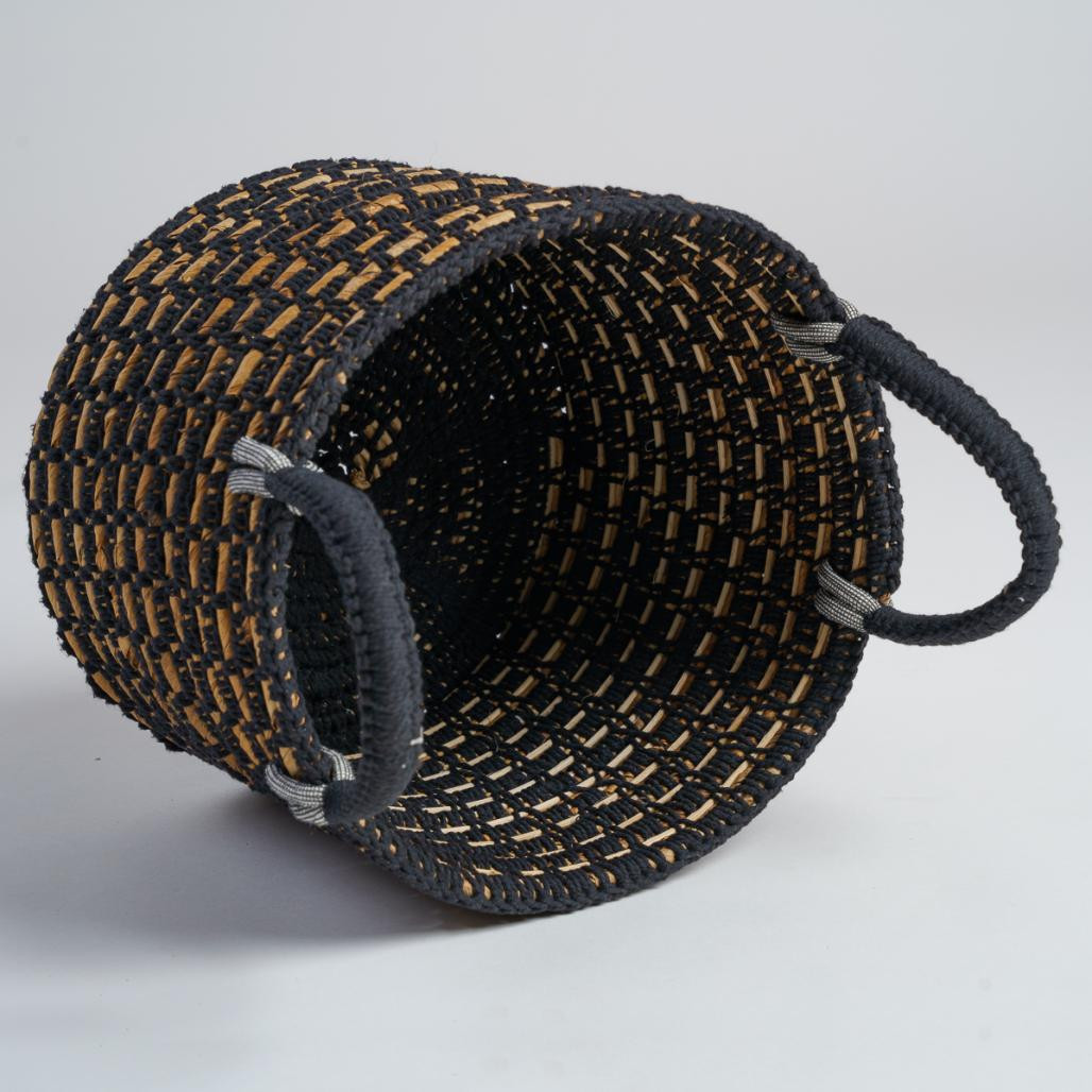 Cesta de mimbre negra y beige L Anaya