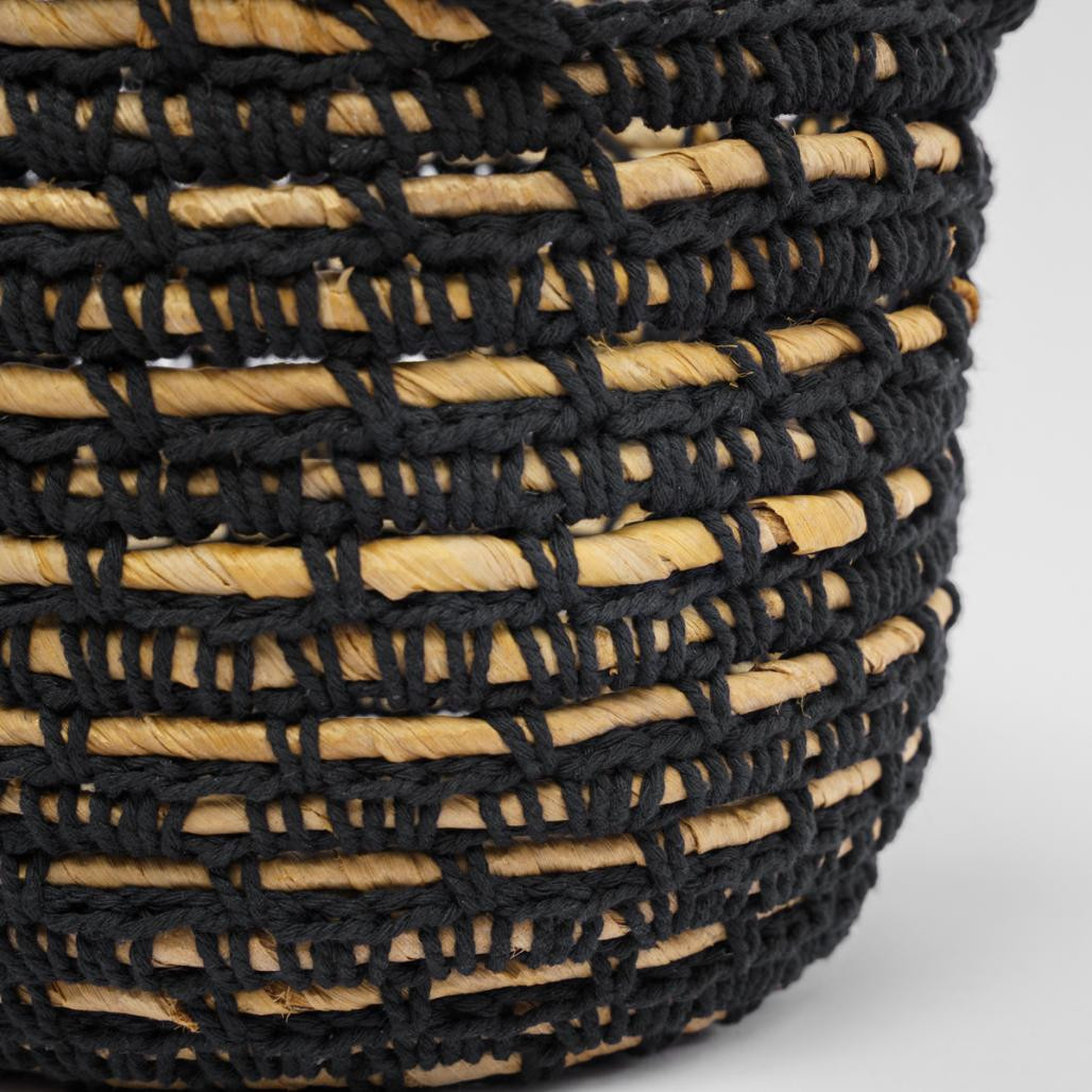 Cesta de fibra vegetal negra y beige S Anaya