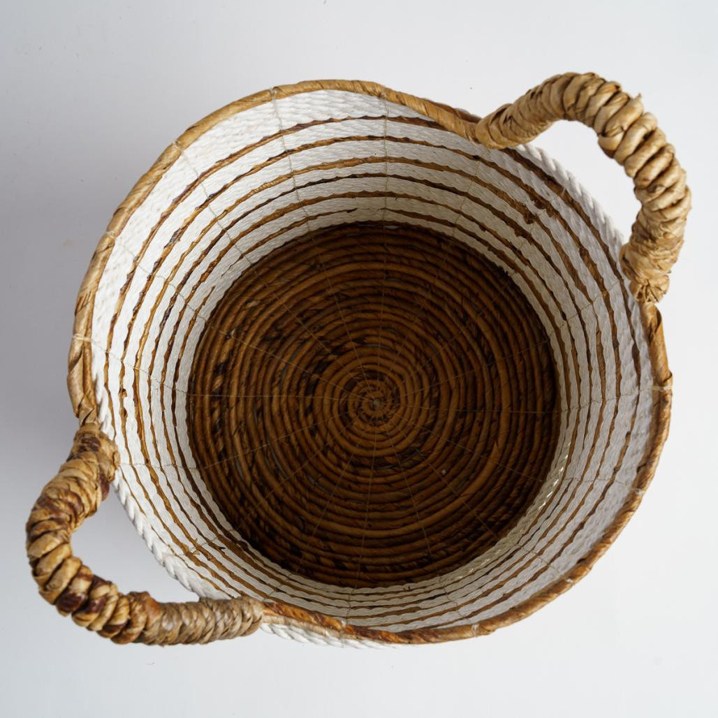 Cesta de fibra vegetal crudo y marrón M Sethi