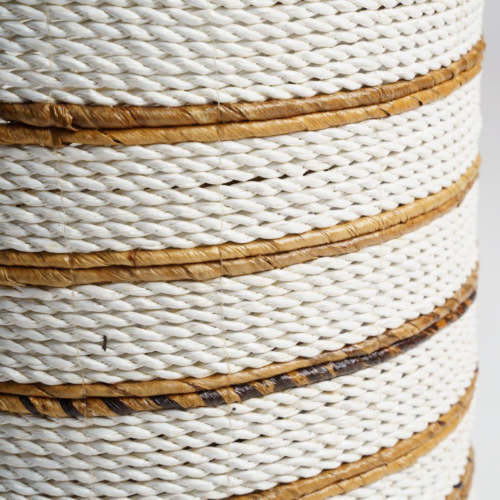 Cesta de fibra vegetal crudo y marrón M Sethi