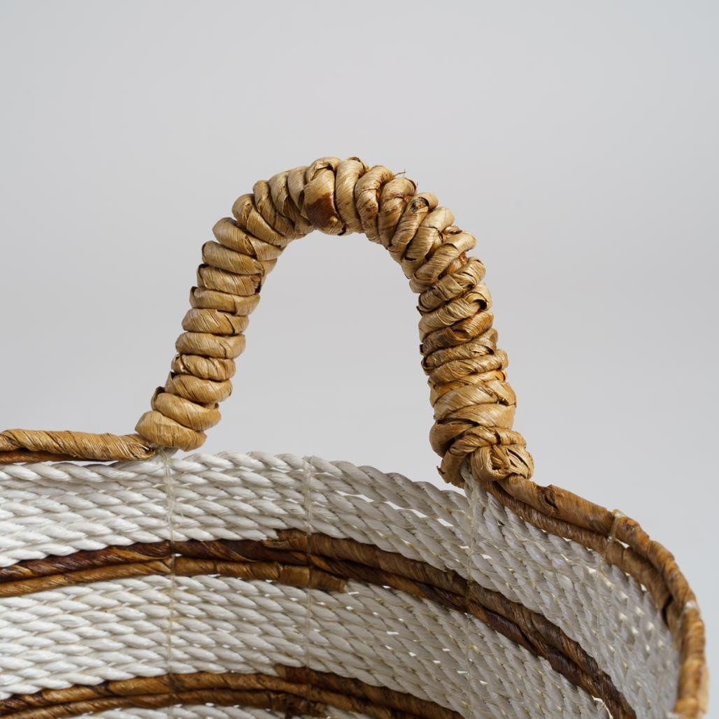 Cesta de fibra vegetal crudo y marrón M Sethi