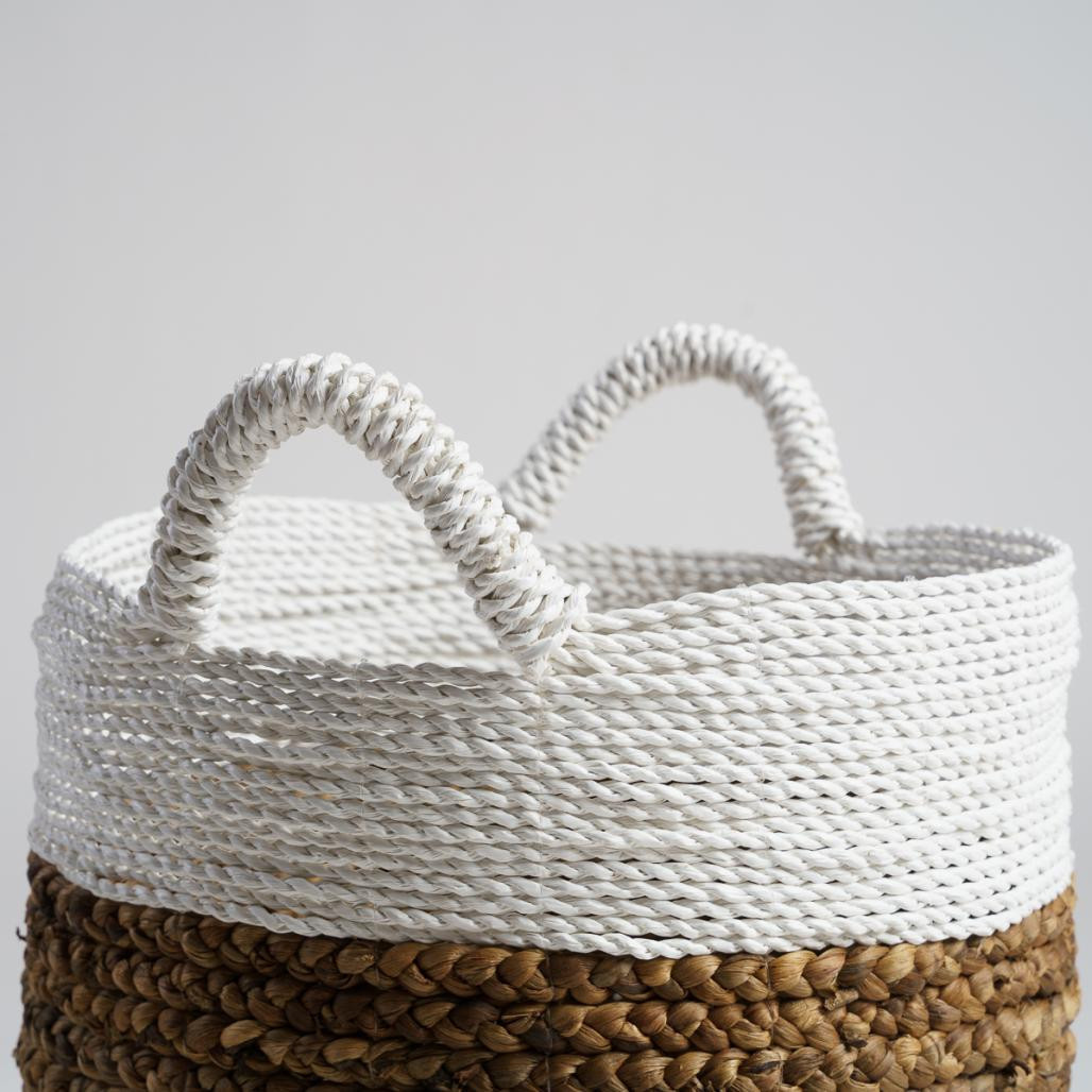 Cesta trenzada en jacinto de agua L Vito