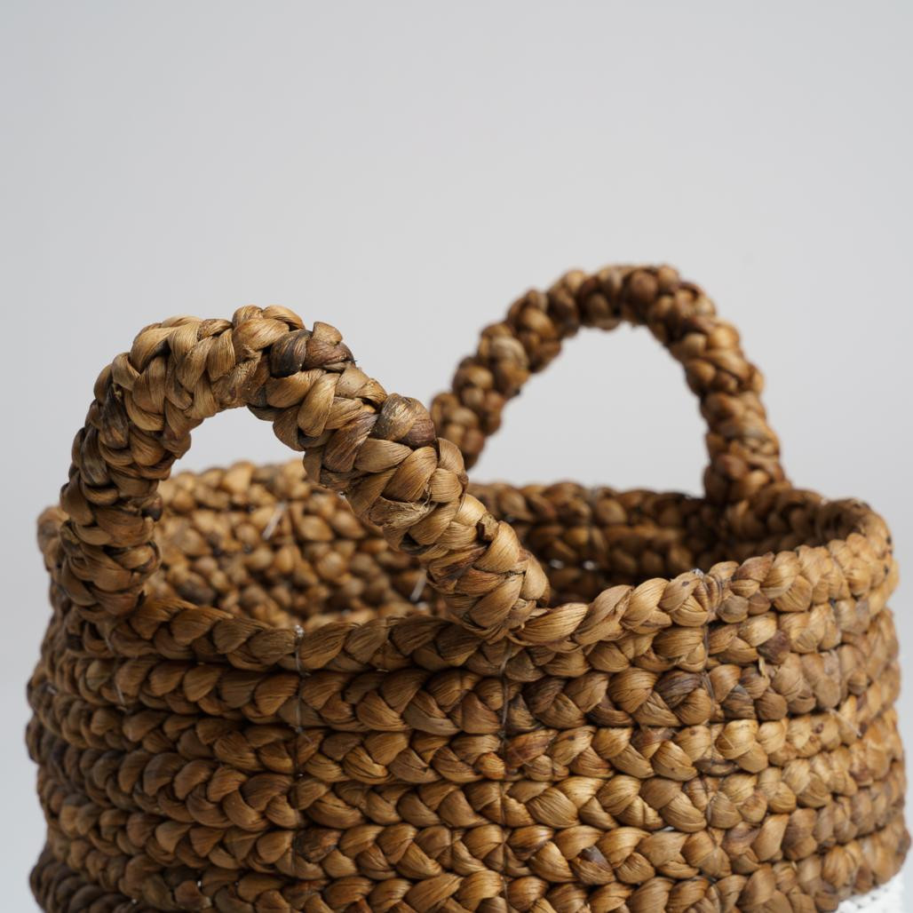 Cesta trenzada en jacinto de agua S Vito