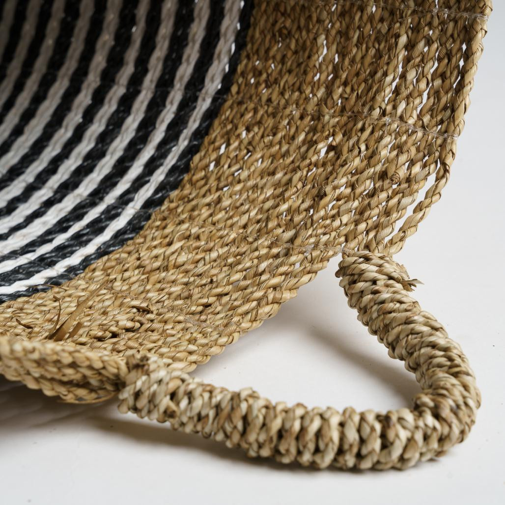 Cesta en junco de mar blanco y negro L Pika Cesta en junco de mar blanco y negro L Pika