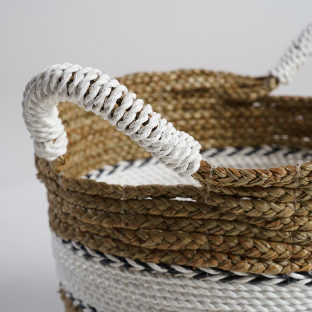 Cesta trenzada en jacinto de agua L Cassi