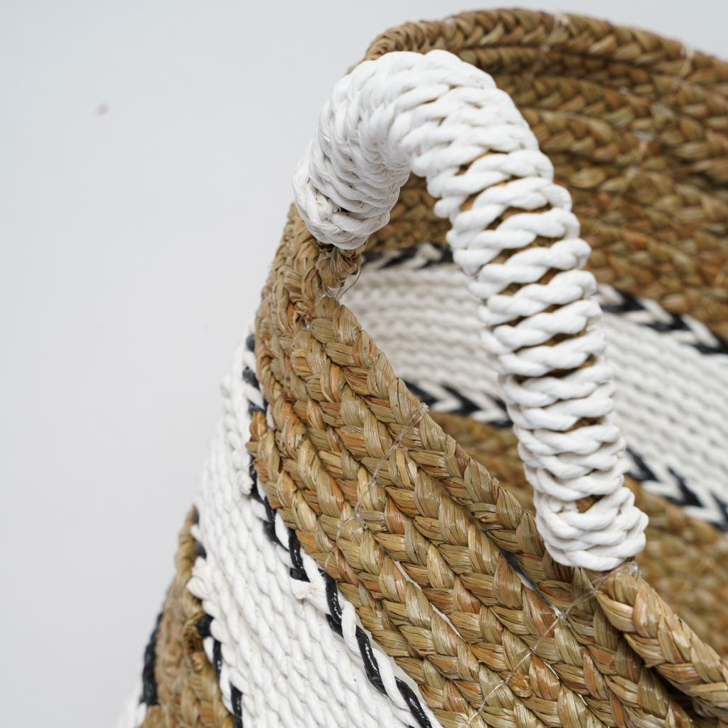 Cesta trenzada en jacinto de agua L Cassi