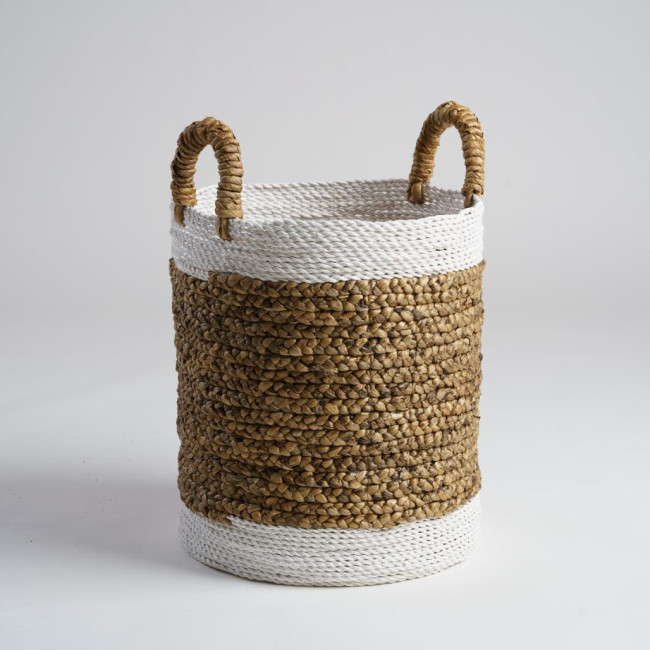 Cesta trenzada en jacinto de agua crudo y marrón L Mizu