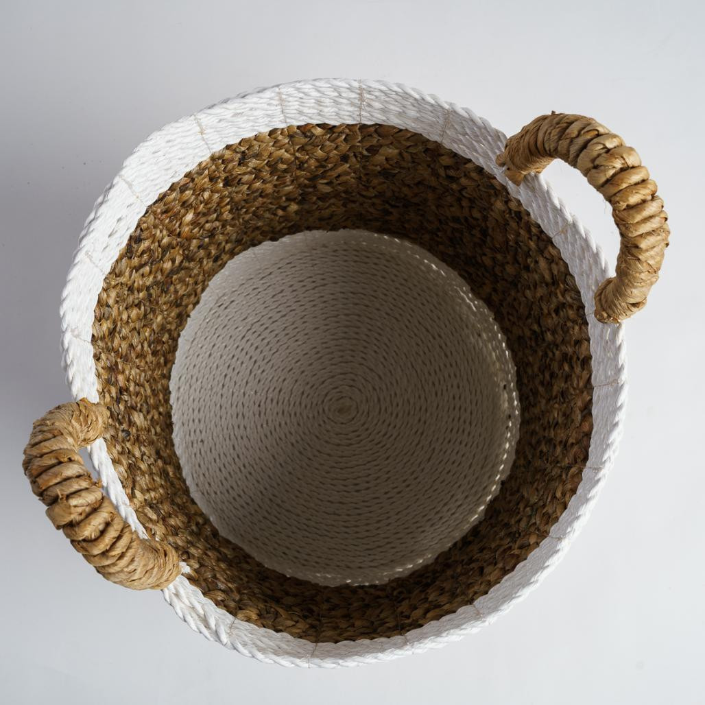 Cesta trenzada en jacinto de agua crudo y marrón L Mizu Cesta trenzada en jacinto de agua crudo y marrón L Mizu