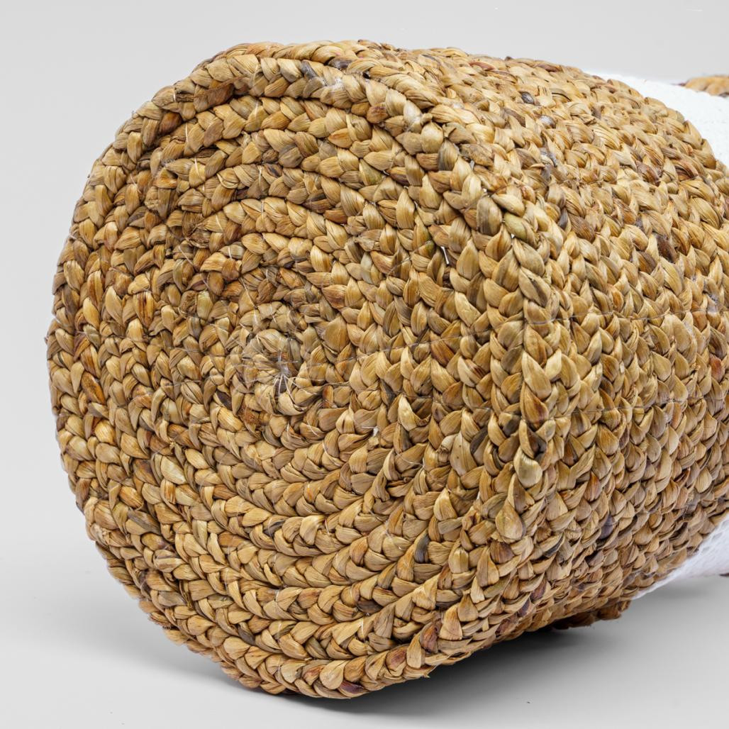 Cesta trenzada en jacinto de agua crudo y marrón M Mizu