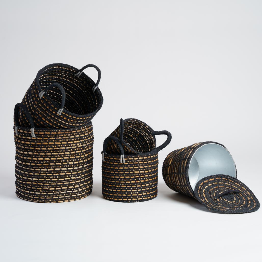 Lot de 2 paniers en fibre végétale noir et beige L-S Anaya