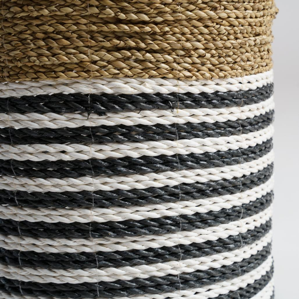 Lot de 2 paniers en jonc de mer noir et blanc L-S Pika Lot de 2 paniers en jonc de mer noir et blanc L-S Pika