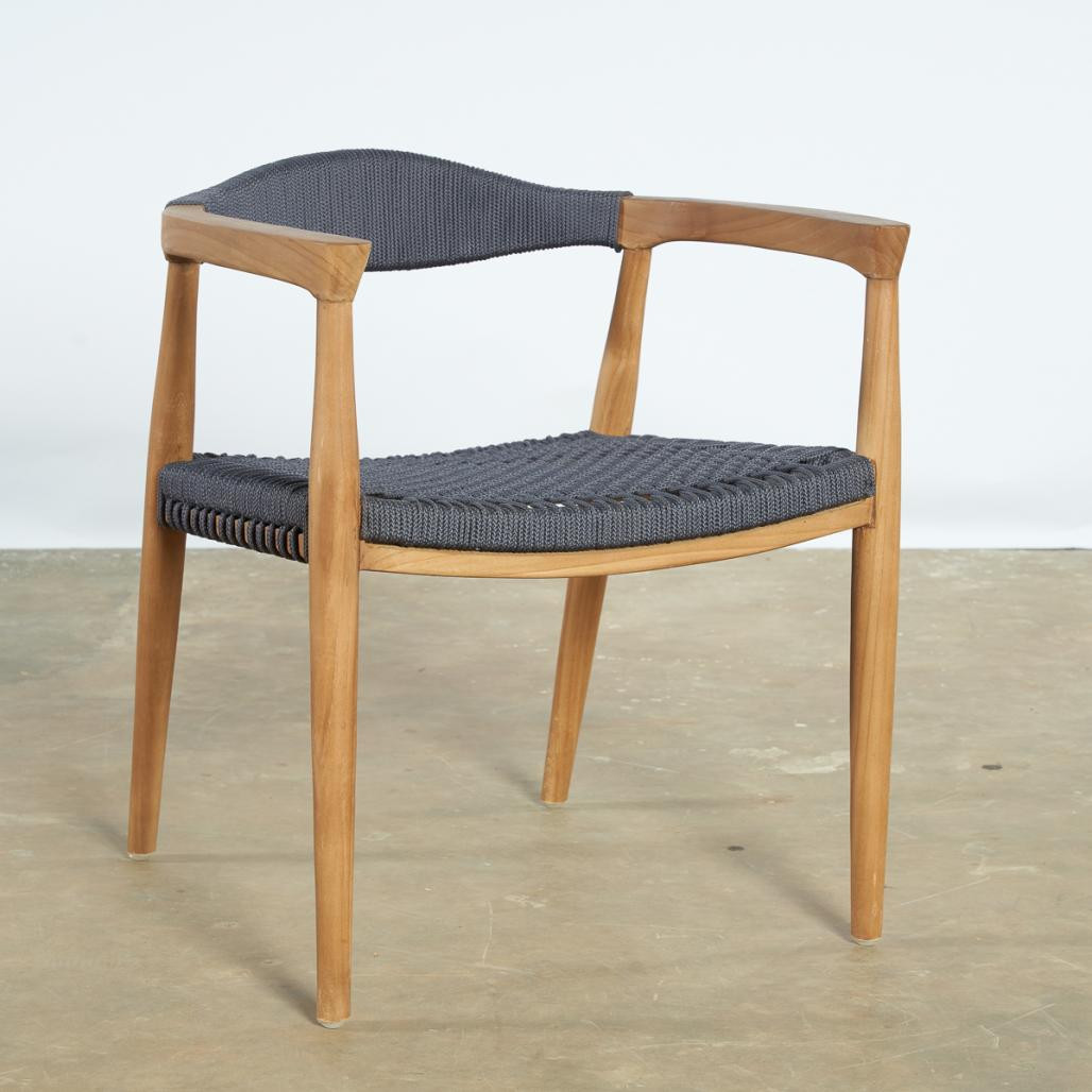 Ensemble table ronde en teck et 6 fauteuils en teck et corde Ensemble table ronde en teck et 6 fauteuils en teck et corde