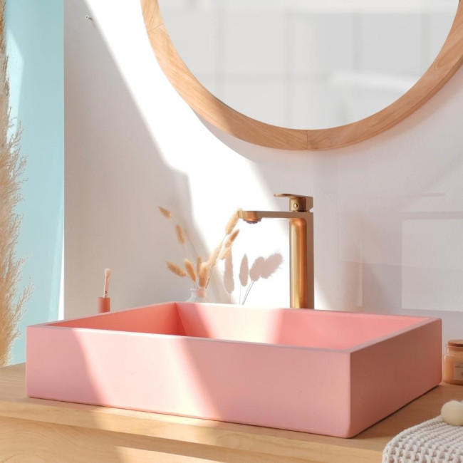 Lavabo rectangular de hormigón rosa Okia