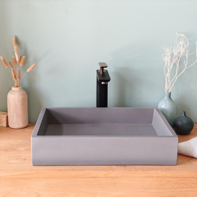 Lavabo sobre encimera de hormigón gris oscuro Okia
