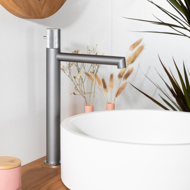 Grifo Monomando progresivo para lavabo Irminio gris y cromado