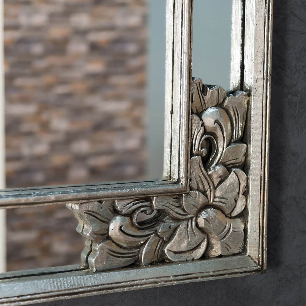Espejo decorativo de madera con pátina Mathilde plateado 110 x 70 cm Espejo decorativo de madera con pátina Mathilde plateado 110 x 70 cm