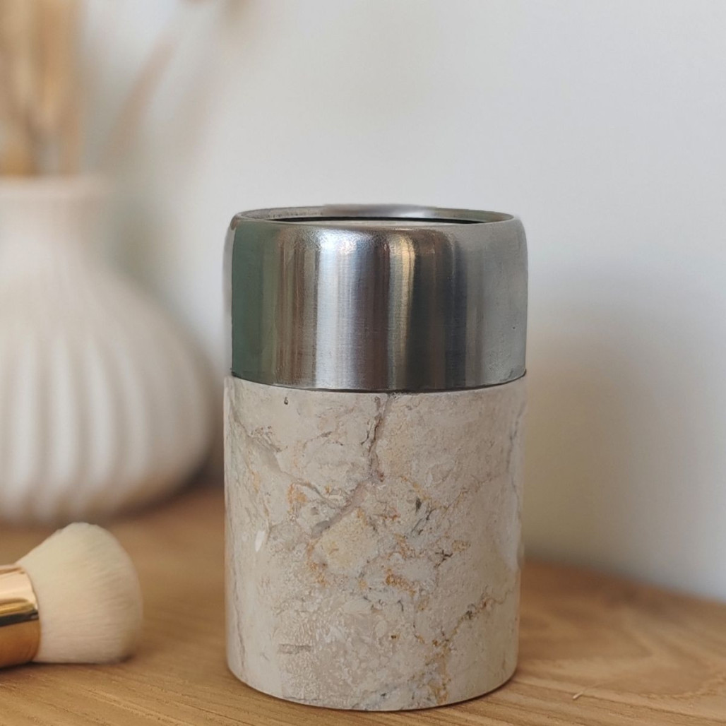 Vaso de mármol y acero inoxidable crema