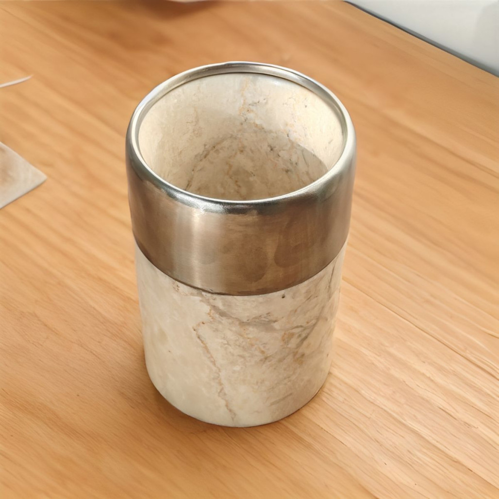 Vaso de mármol y acero inoxidable crema