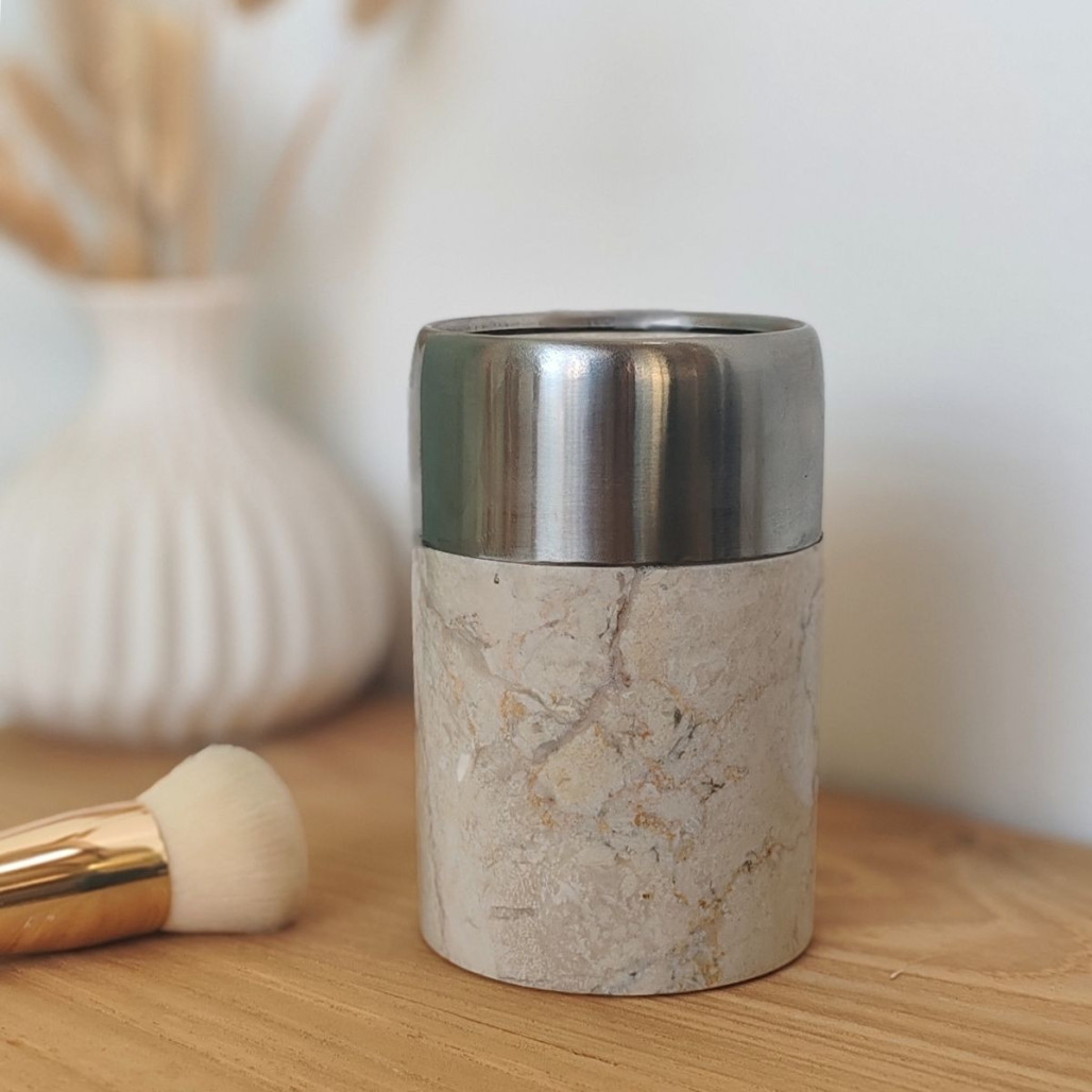 Vaso de mármol y acero inoxidable crema