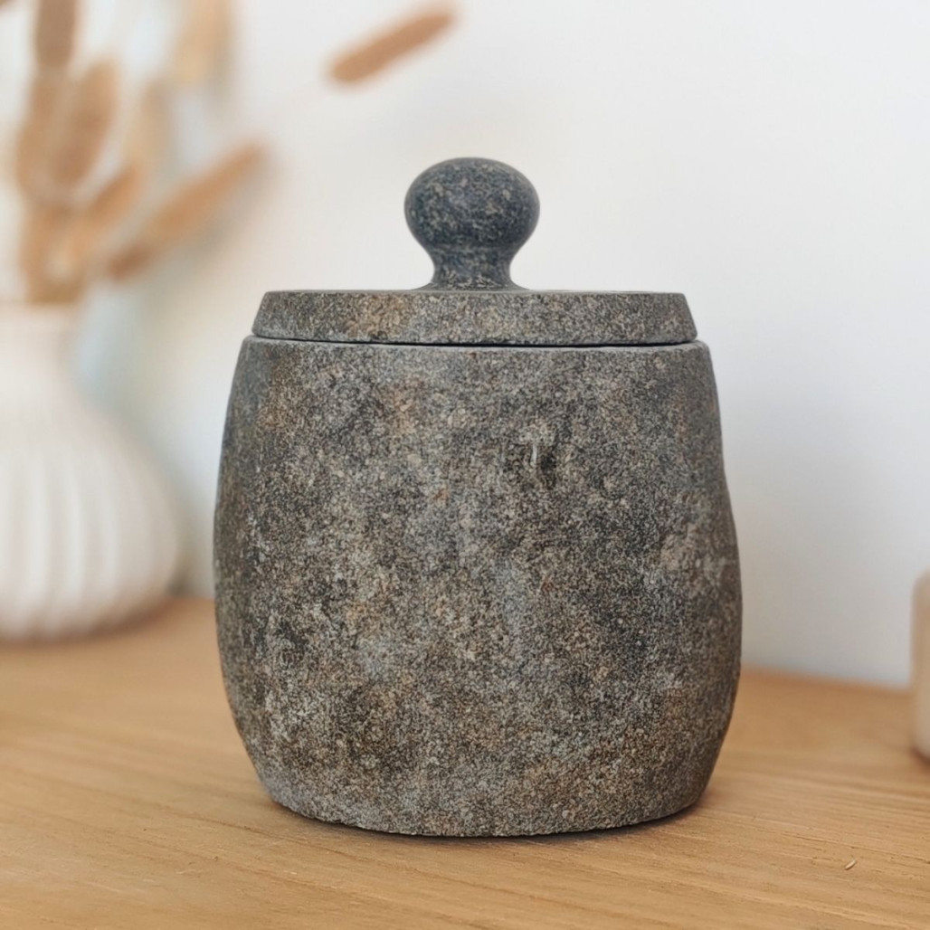 Vaso piedra de río con tapa Vaso piedra de río con tapa