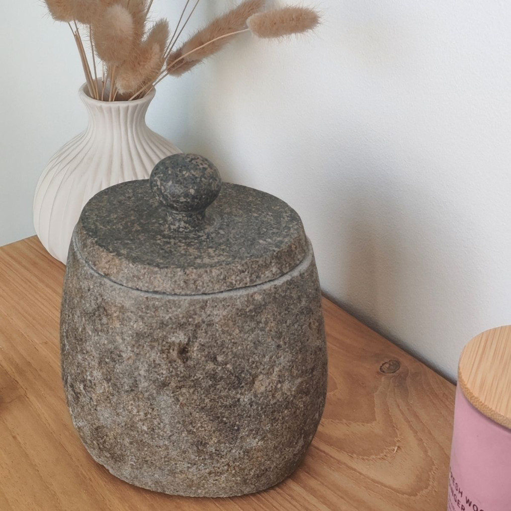 Vaso piedra de río con tapa Vaso piedra de río con tapa